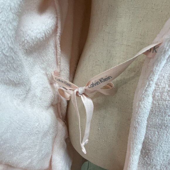Calvin Klein Sleepweer Pink Plush Night Robe Women XS Quiet Luxury Comfort NWT - Picture 6 of 10